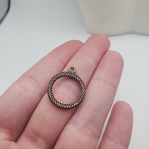 Simplistic crystal wreath necklace pendant‎ - Picture 1 of 2